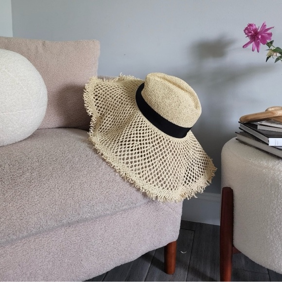 EUC &other stories beach hat - Picture 2 of 3